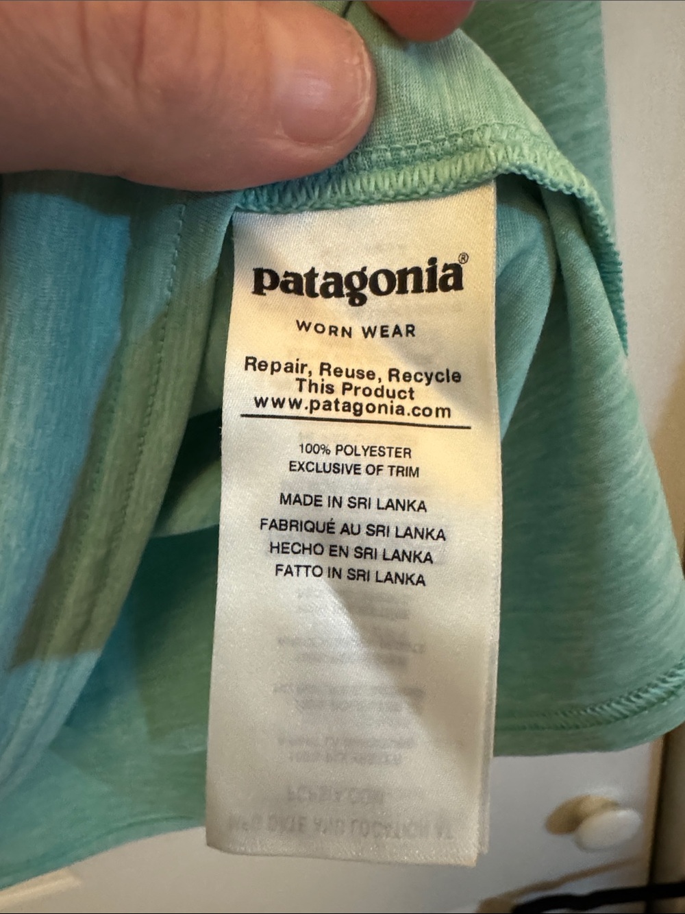 VGUC Patagonia Worn Wear Long-Sleeved Capilene® Cool Daily Shirt Boardshort Logo - Picture 8 of 9